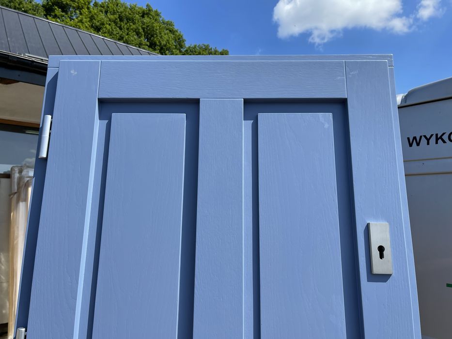 Drzwi zewnętrzne drewniane niebieskie czyste powietrze Na wymiarMontaż