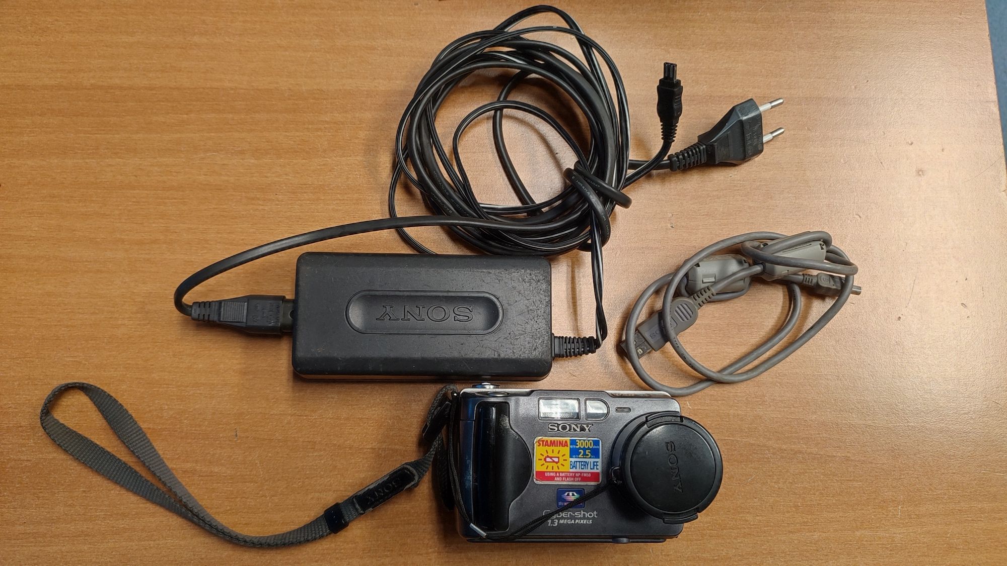 Máquina Fotográfica Sony DSC - S30