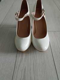 Туфлі білі, нові