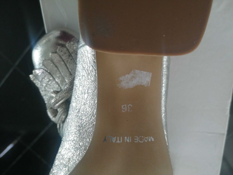 Sapatos prateados de senhora Prof 36