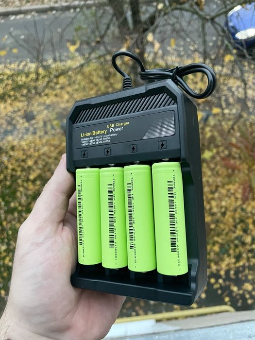 КРАЩА ЦІНА, Зарядний для акумуляторів 18650, 4 слота