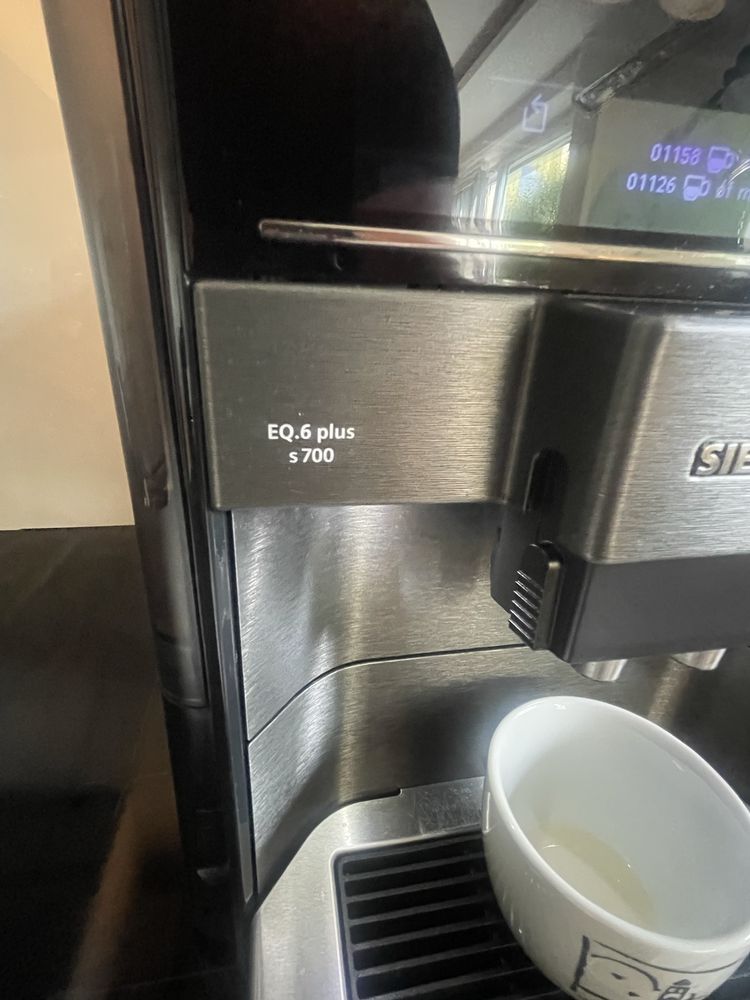 Siemens EQ6 plus seria 7 ,Dark inox , dotyk  , Podświetla filizankę