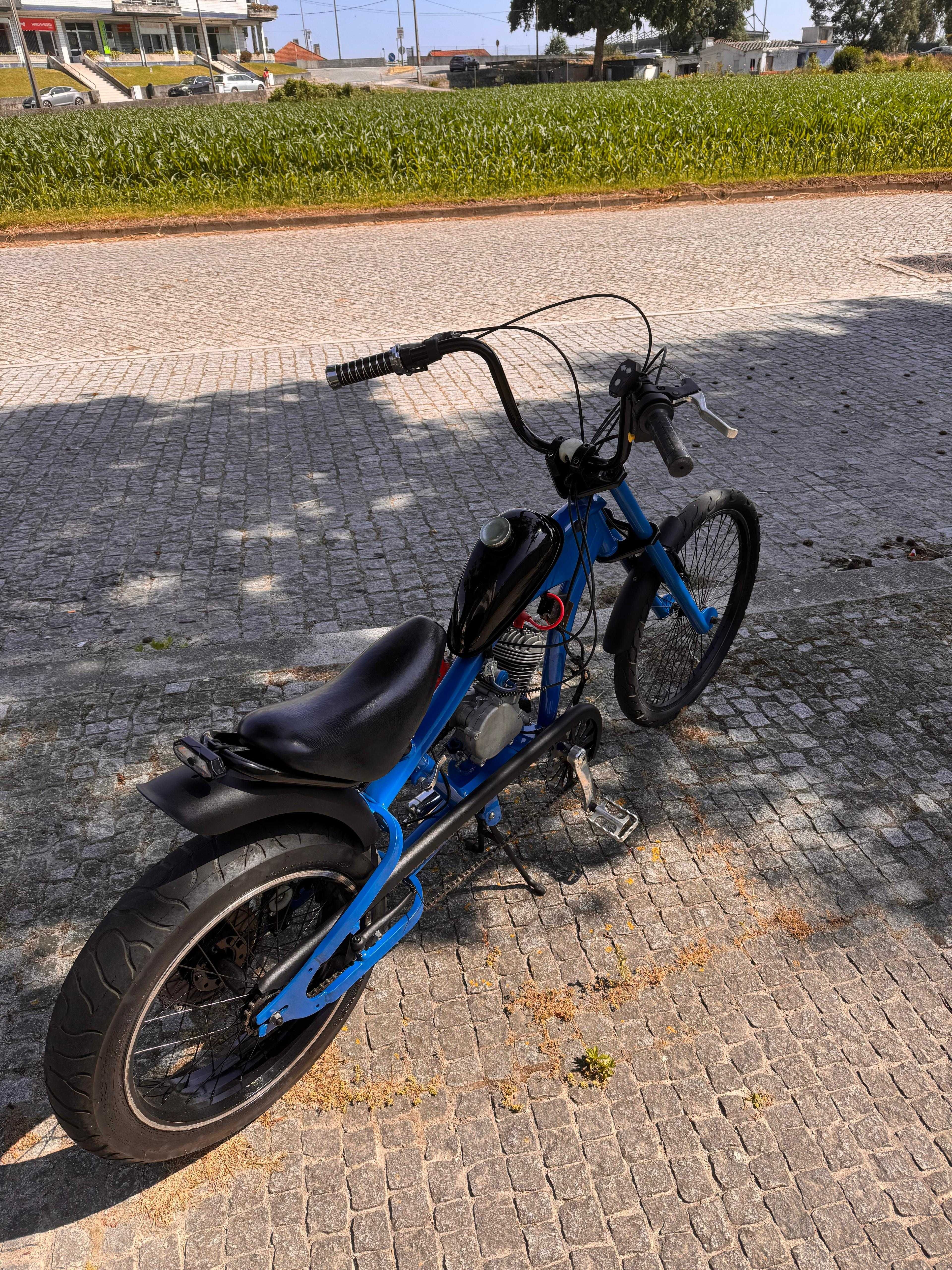 Bicicleta chopper c/Motor