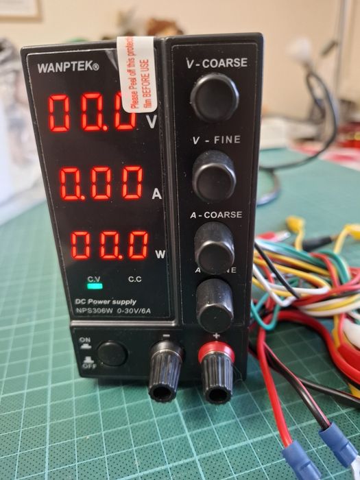 Регульоване лабораторне джерело живлення  WANPTEK