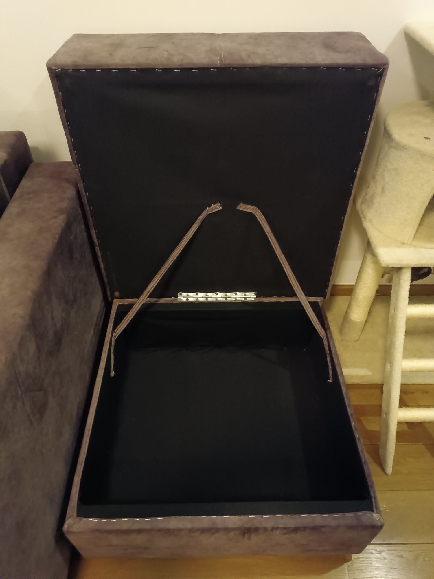 Jasno fioletowa sofa