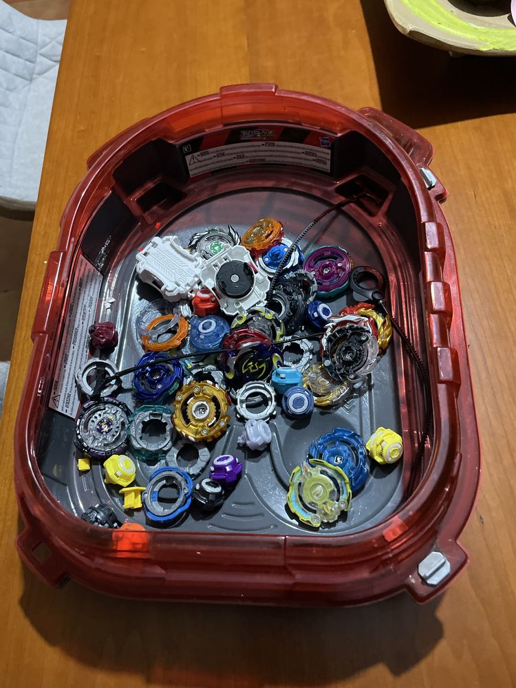 Arena beyblades, com conjunto de beyblades