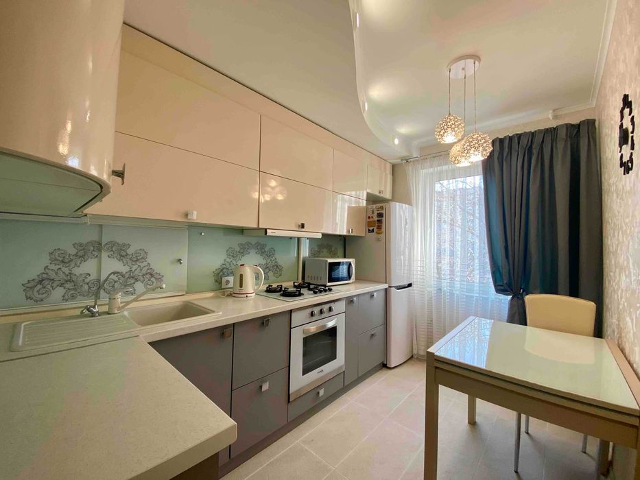 Трехкомнатная квартира с ремонтом, автономкой, мебелью и техникой.