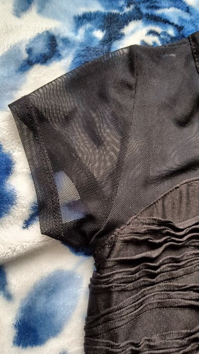 Dopasowana sukienka z siateczką krótki rękaw sexy mała czarna