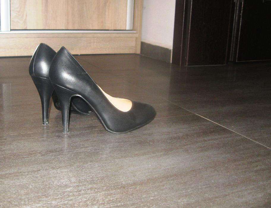 szpilki czarne buty
