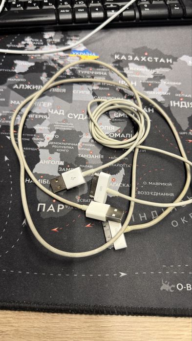 Кабель до Iphone 4