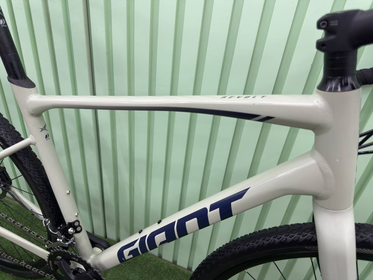 Гравійний велосипед L 28 shimano GRX Giant Revolt 1 2021рік