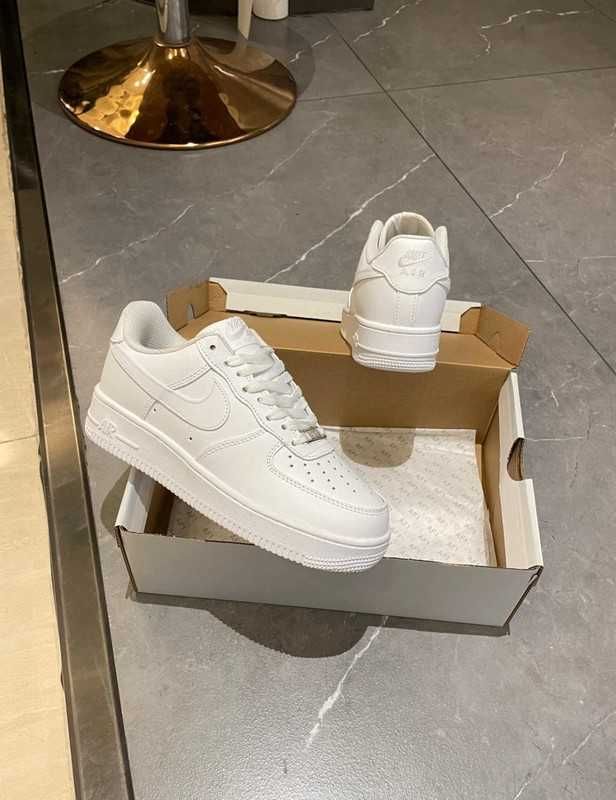 Biały^trwały^NikeAirForce1^UnisexTrampki Roz.42.5