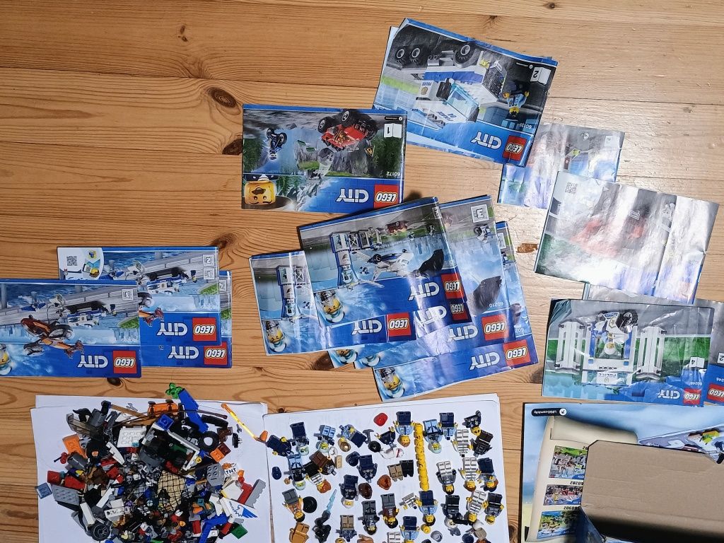 LEGO City ponad 6 zestawów, ponad 20 figurek i instrukcji, CAŁOŚĆ