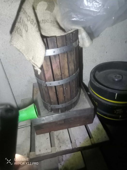 Pipas em inox com torneiras com prensa de vinho!