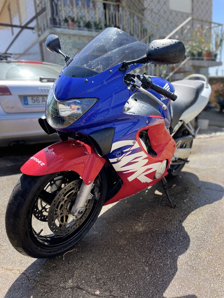 Mota Honda cbr 600f4 tricolor