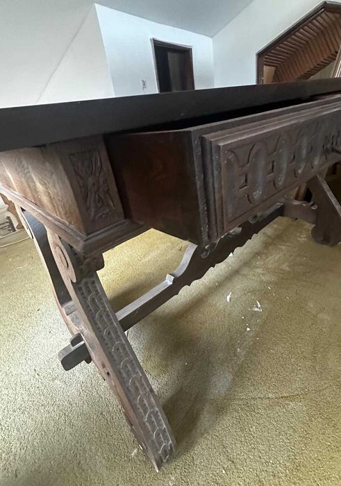 Mesa de jantar rectangular em madeira maciça para 8 pessoas