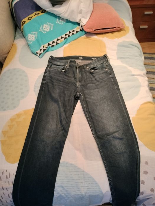 Calças de ganga escuras