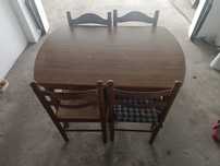 Mesa c/ quatro cadeiras