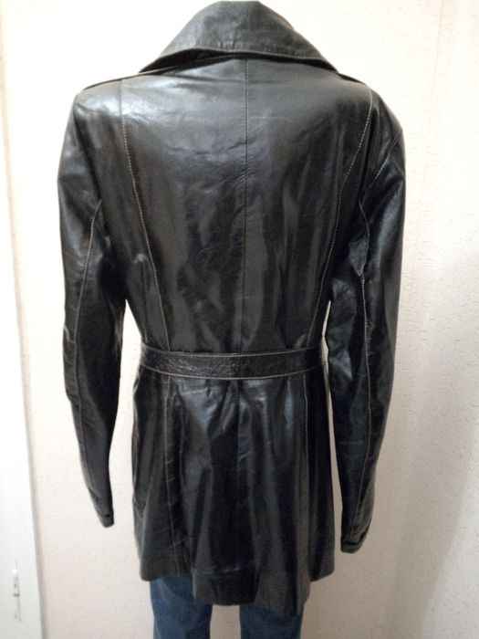 Кожаный женский пиджак.