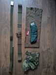 Akcesoria militarne - komin, paski, czapka, beret, naszywka