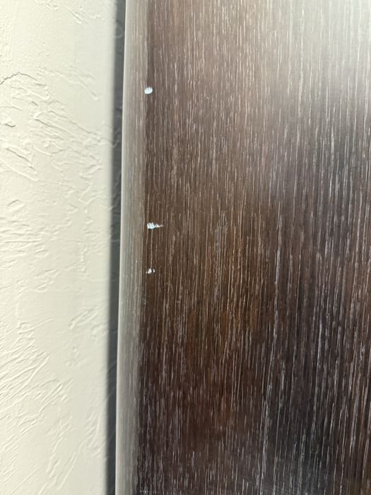 Ciemnobrązowa szafa dwudrzwiowa