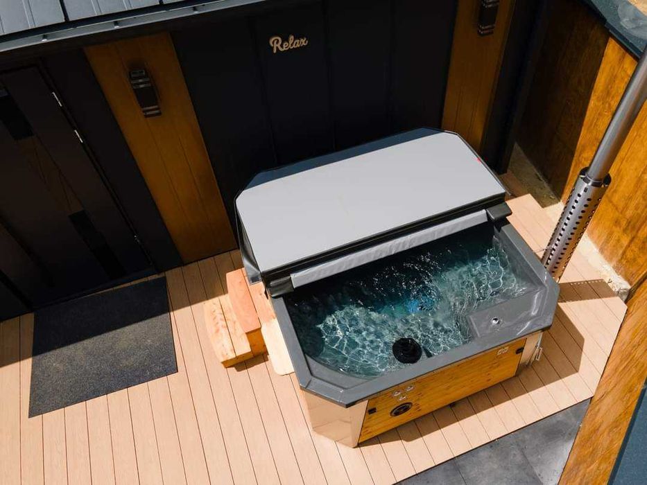 SŁONECZNY BRZEG Noclegi - domki z jacuzzi nad Jeziorem Rożnowskim