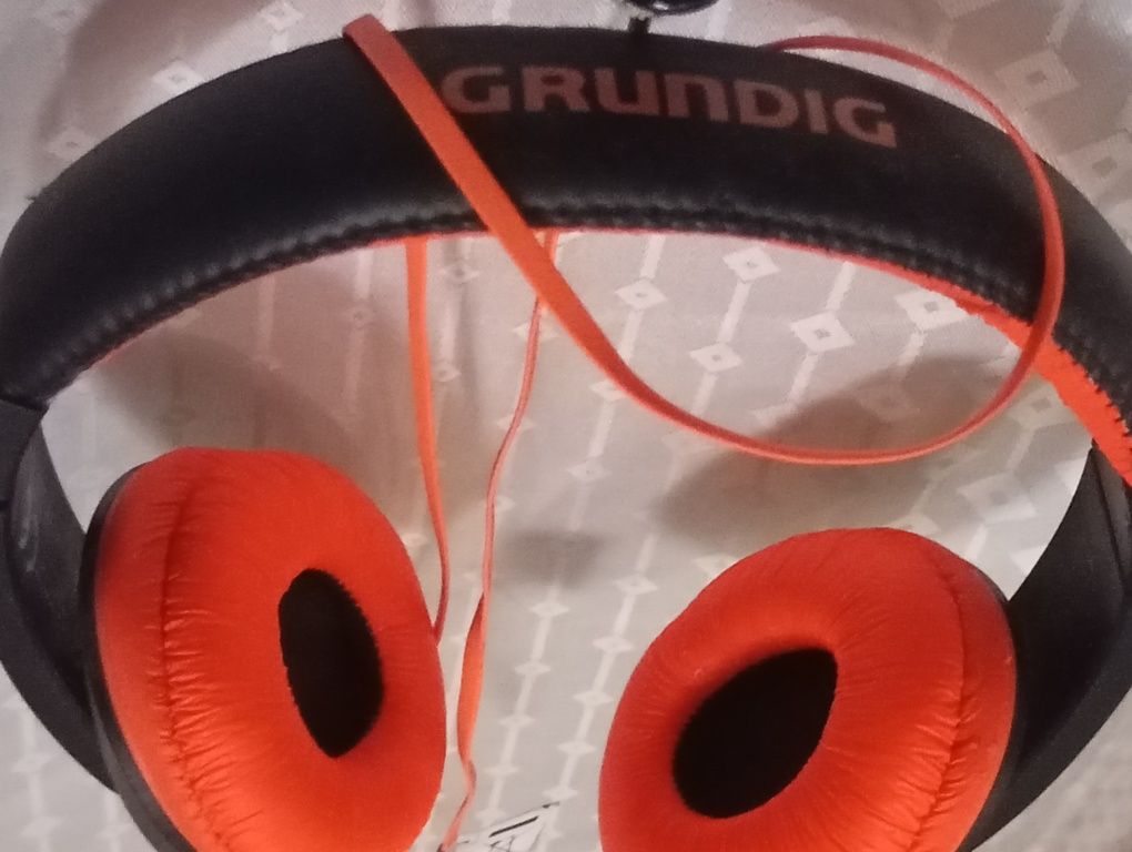 Auscultadores Grundig (cor: laranja e outas)ras