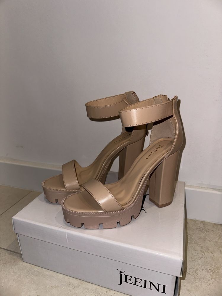 buty na wysokim obcasie