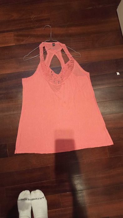 8 Tops / T-shirts