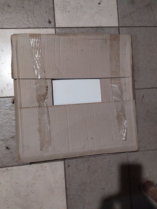 Металеві дверцята з замками