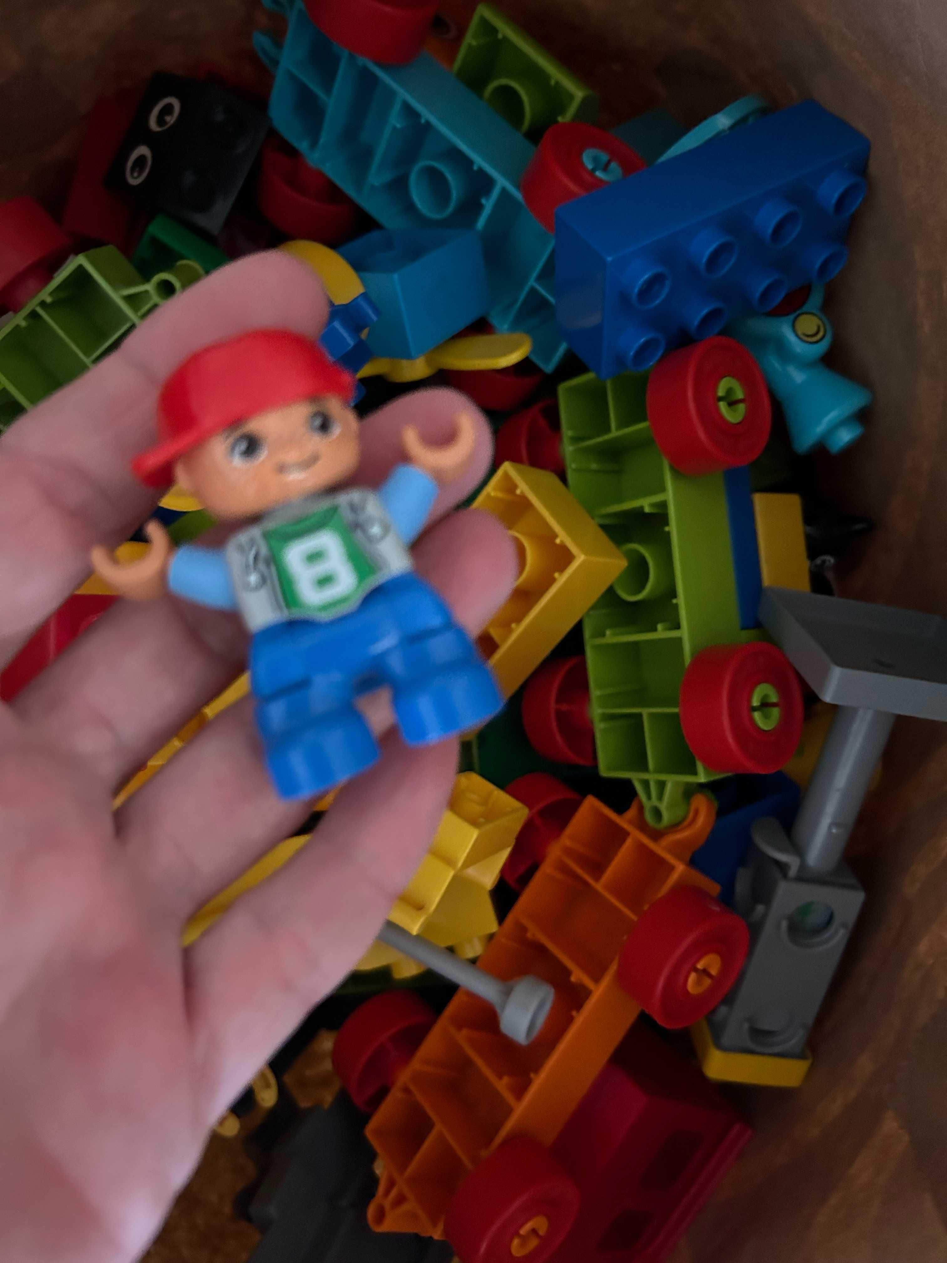 Klocki LEGO DUPLO kolejka ludziki zjeżdżalnia