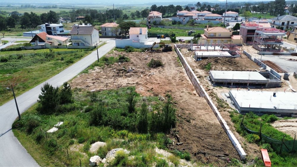 Terreno com projero aprovado em Salir do Porto