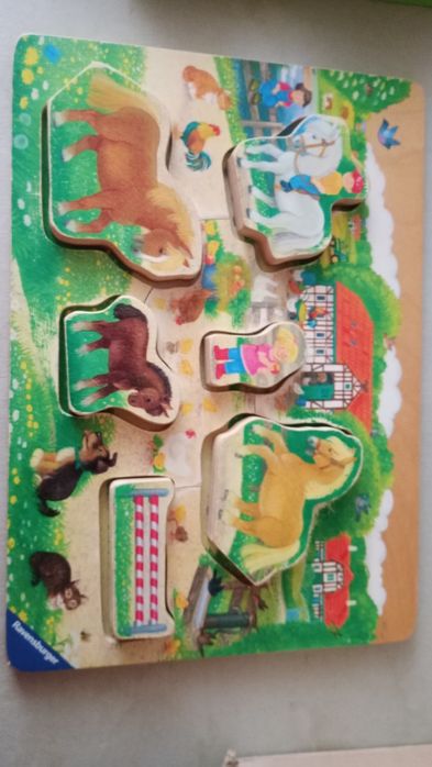 Układanka drewniana - koniki i stajnia