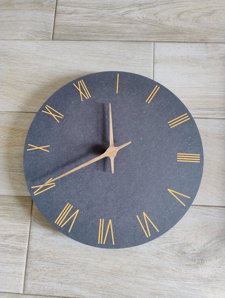 Kwarcowy zegar ścienny drewno czarny MDF 30cm.