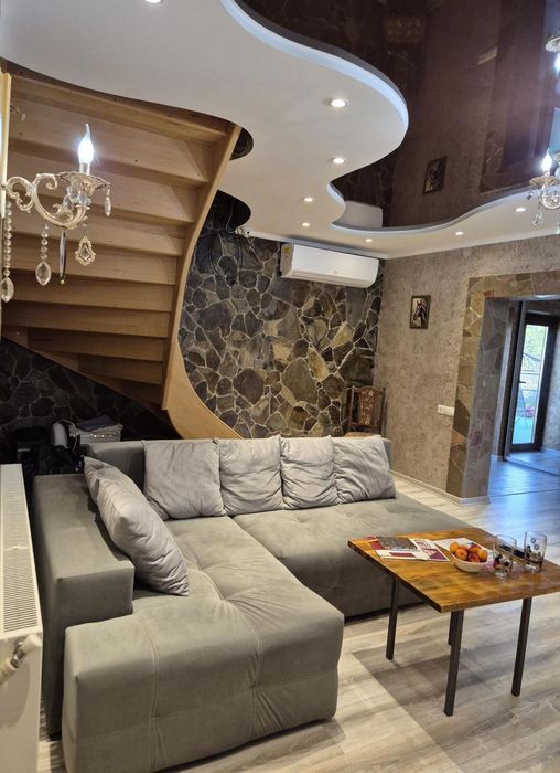 Автономний будинок для великої сім'ї в тихому місці++бізнес