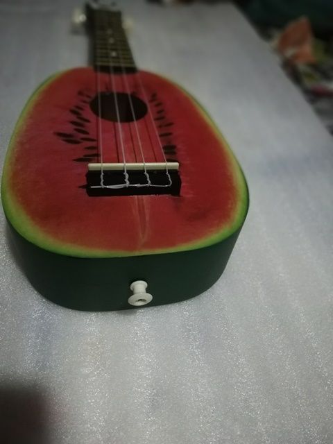 Ukulele soprano melancia