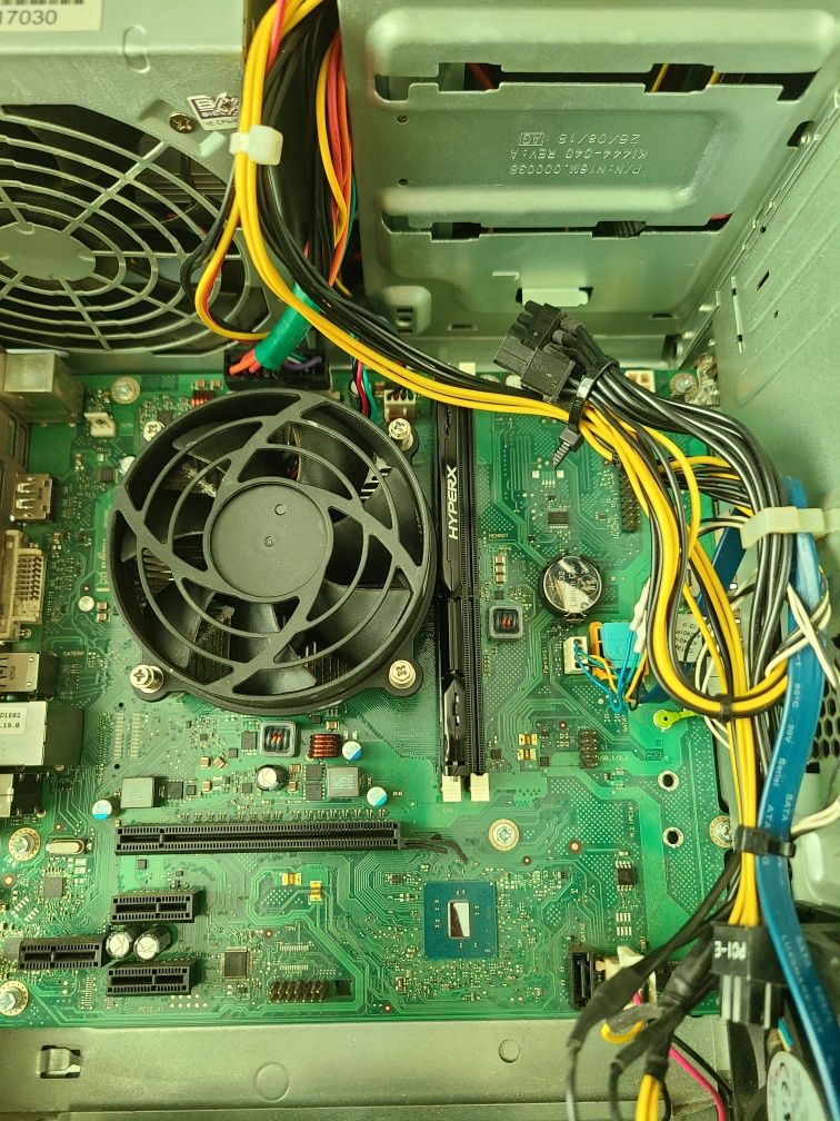 Системный блок Fujitsu Esprimo P557 4gb ddr4, 320Gb pentium 6 gen