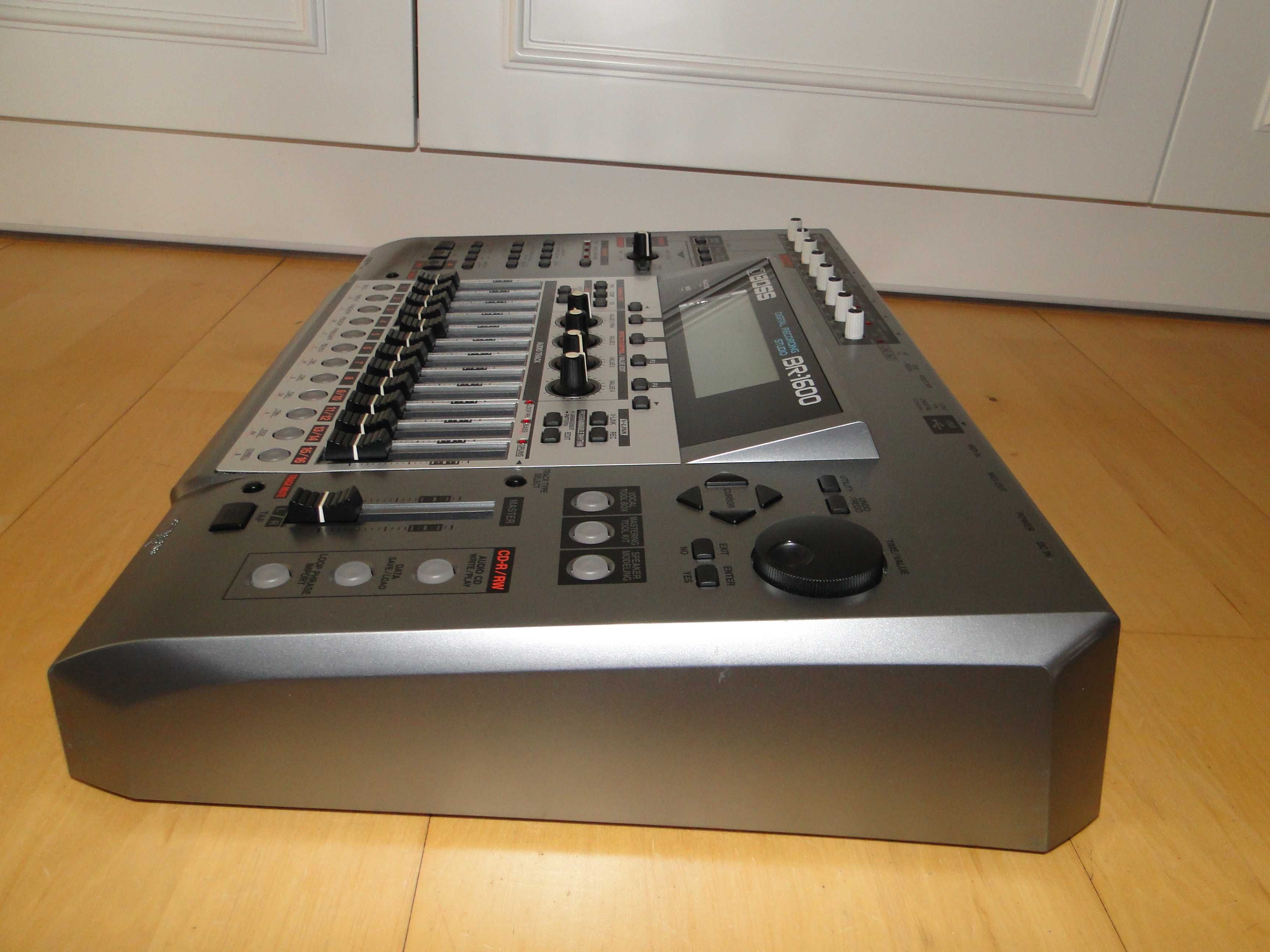 Zawodowe Cyfrowe Studio Nagrań Mikser Rejestrator ROLAND BOSS BR-1600