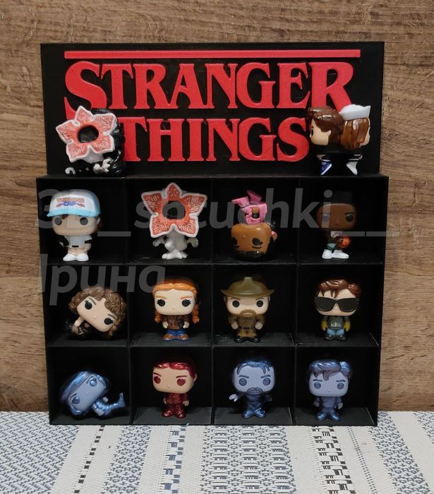 Поличка для фігурок Stranger Things Kinder Joy