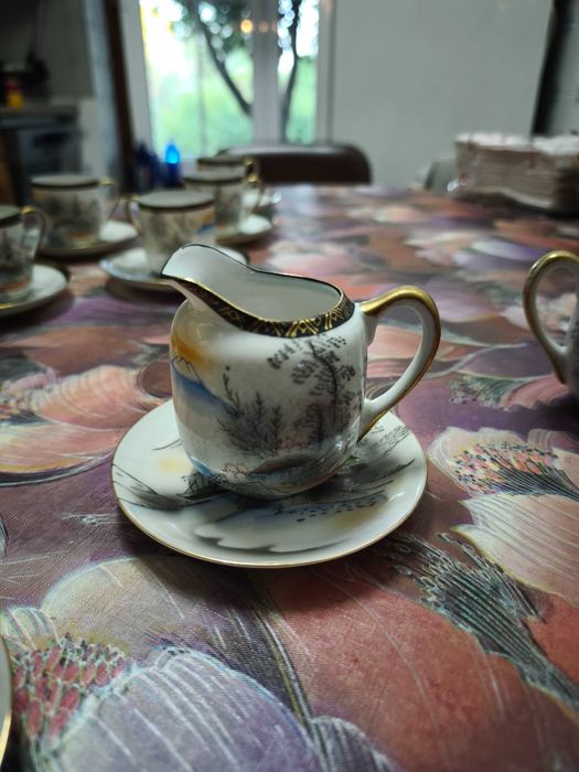 Serviço de café em porcelana pintada à mão – Monte Fuji (anos 50–70)