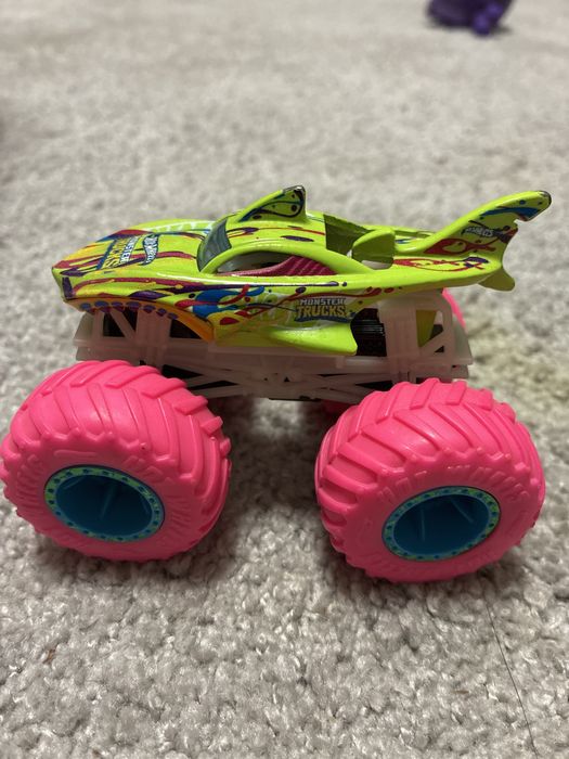 Монстер трек машинки хот вілс
