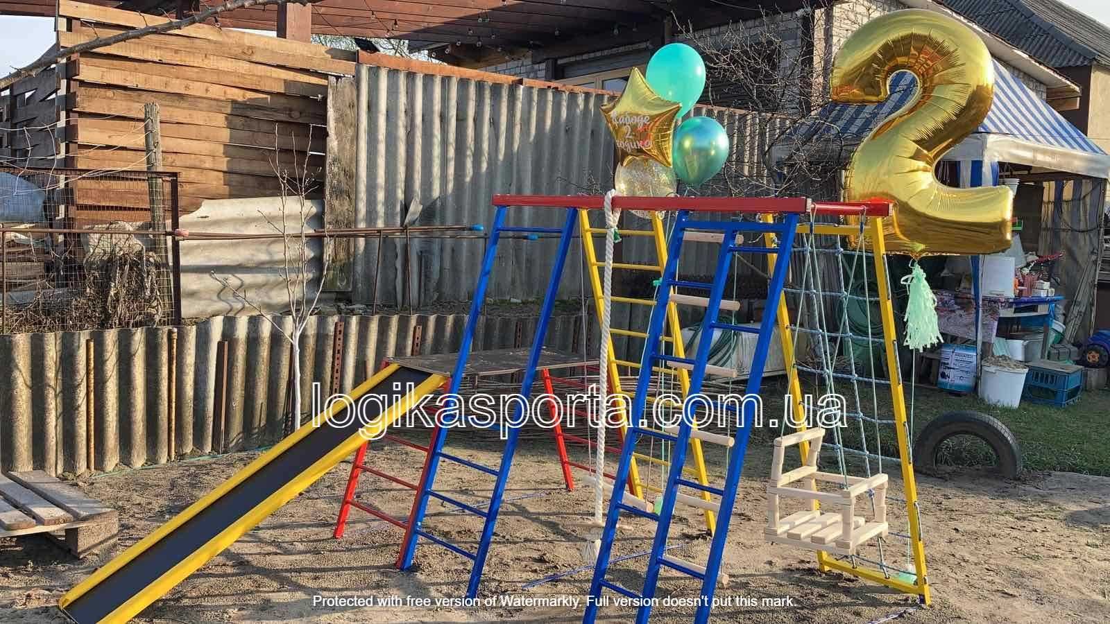 Игровая площадка 1,5- 2 м, горка, качели, детский спортивный комплекс