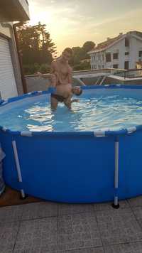 Piscina usada em bom estado