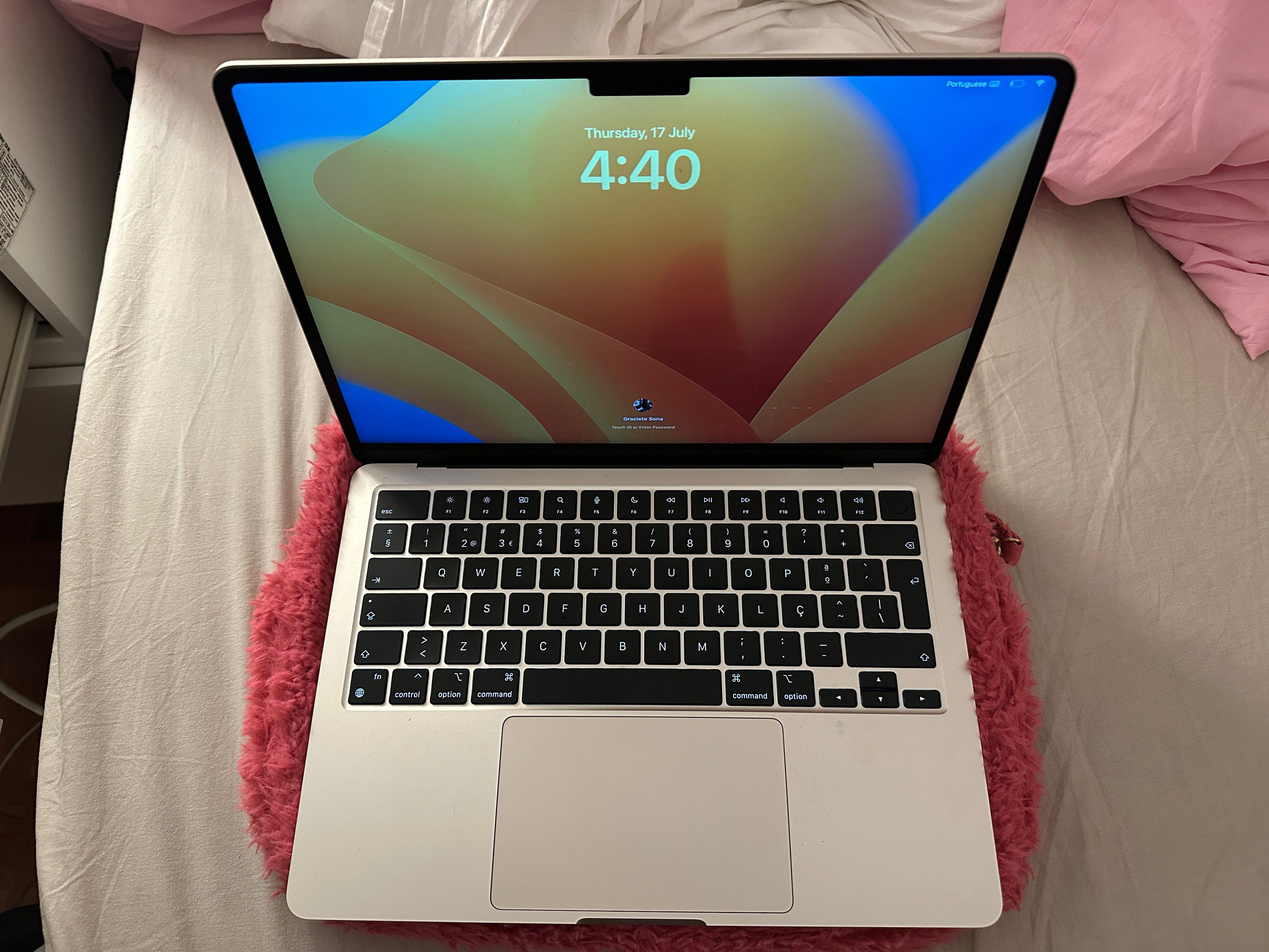 MacBook Air M2, modelo 2022, em excelente estado