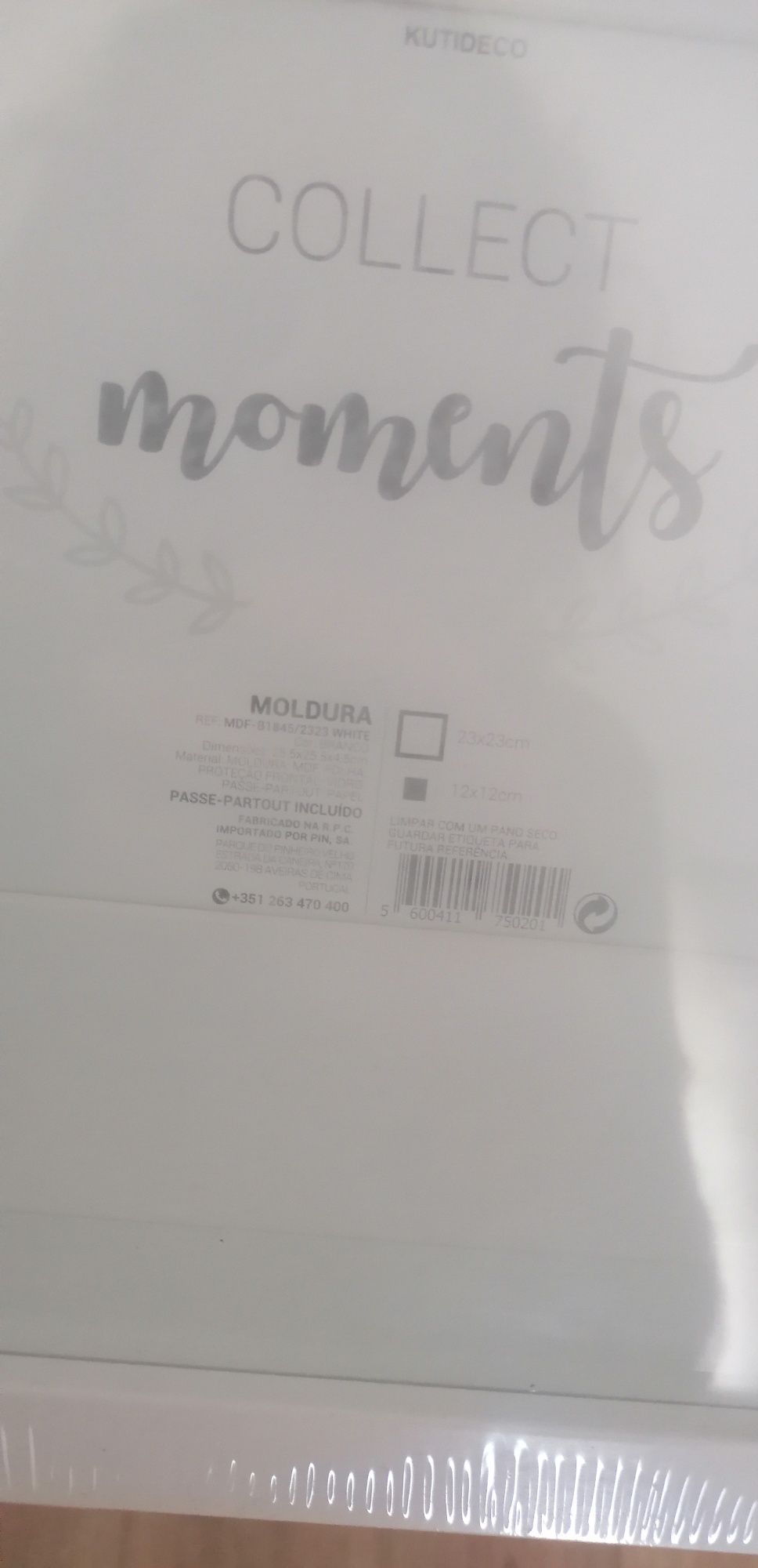 Moldura branca com profundidade