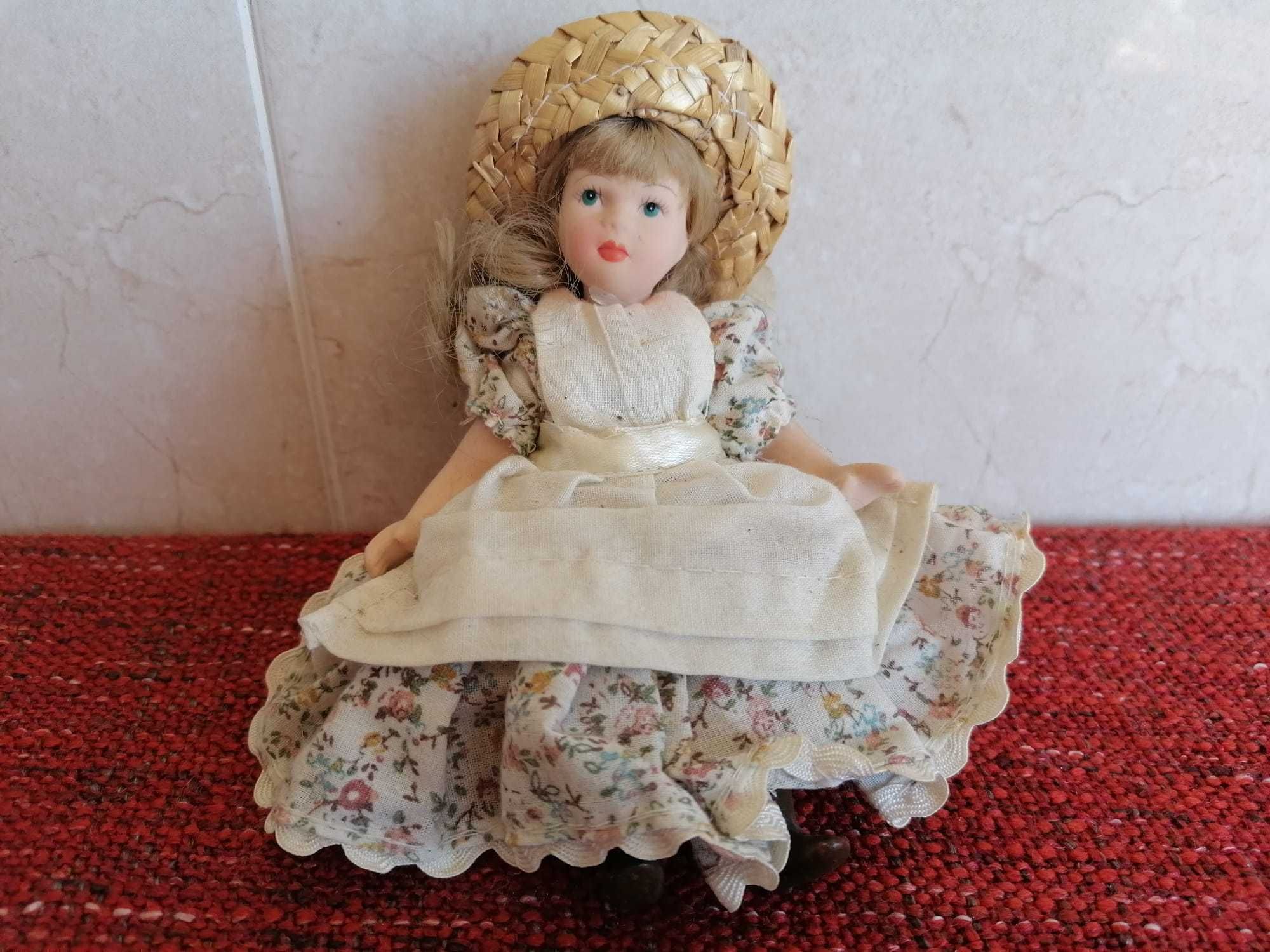 Boneca antiga de porcelana