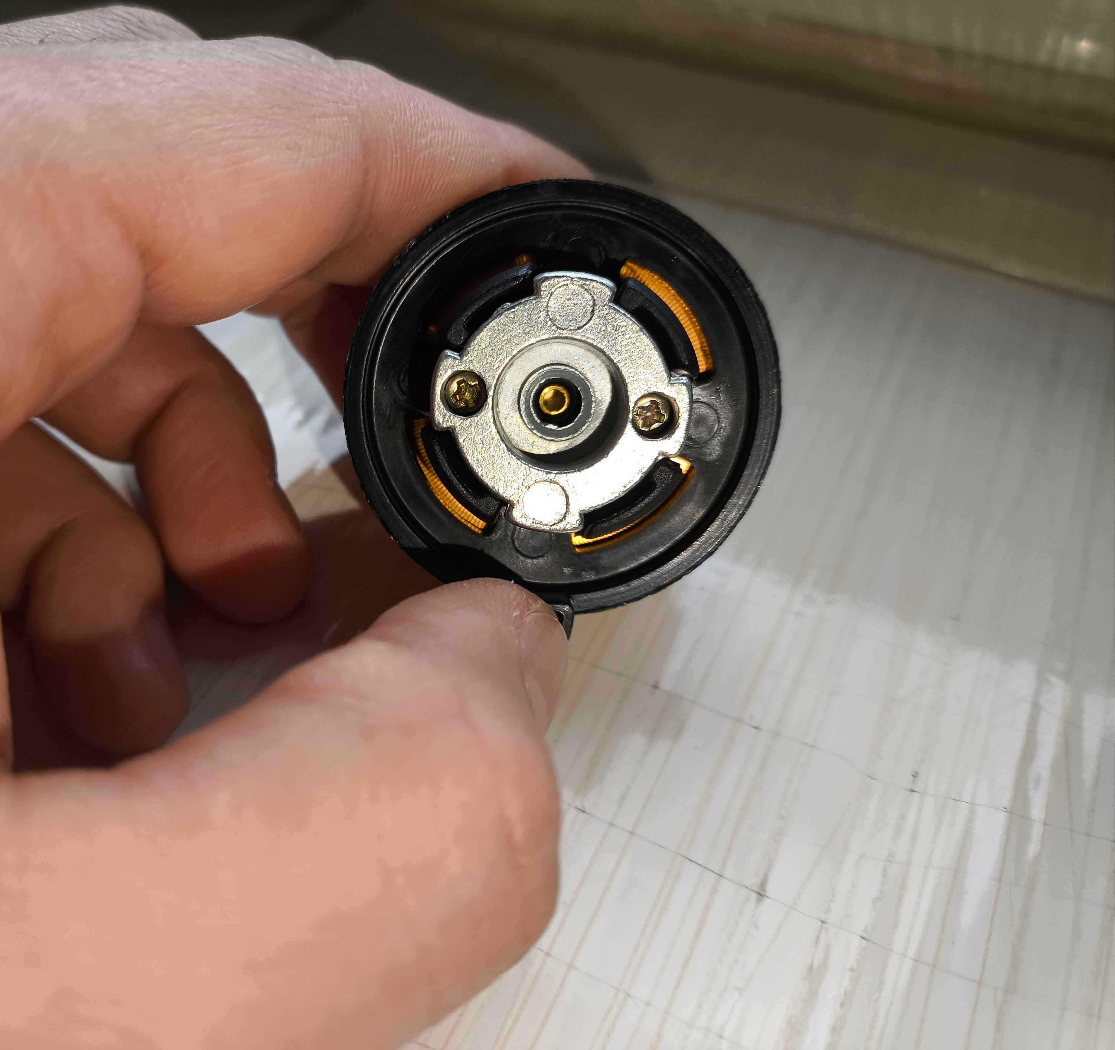Adapter Gazu Nabój Gazowy Gwint Kartusz Butli 7/16