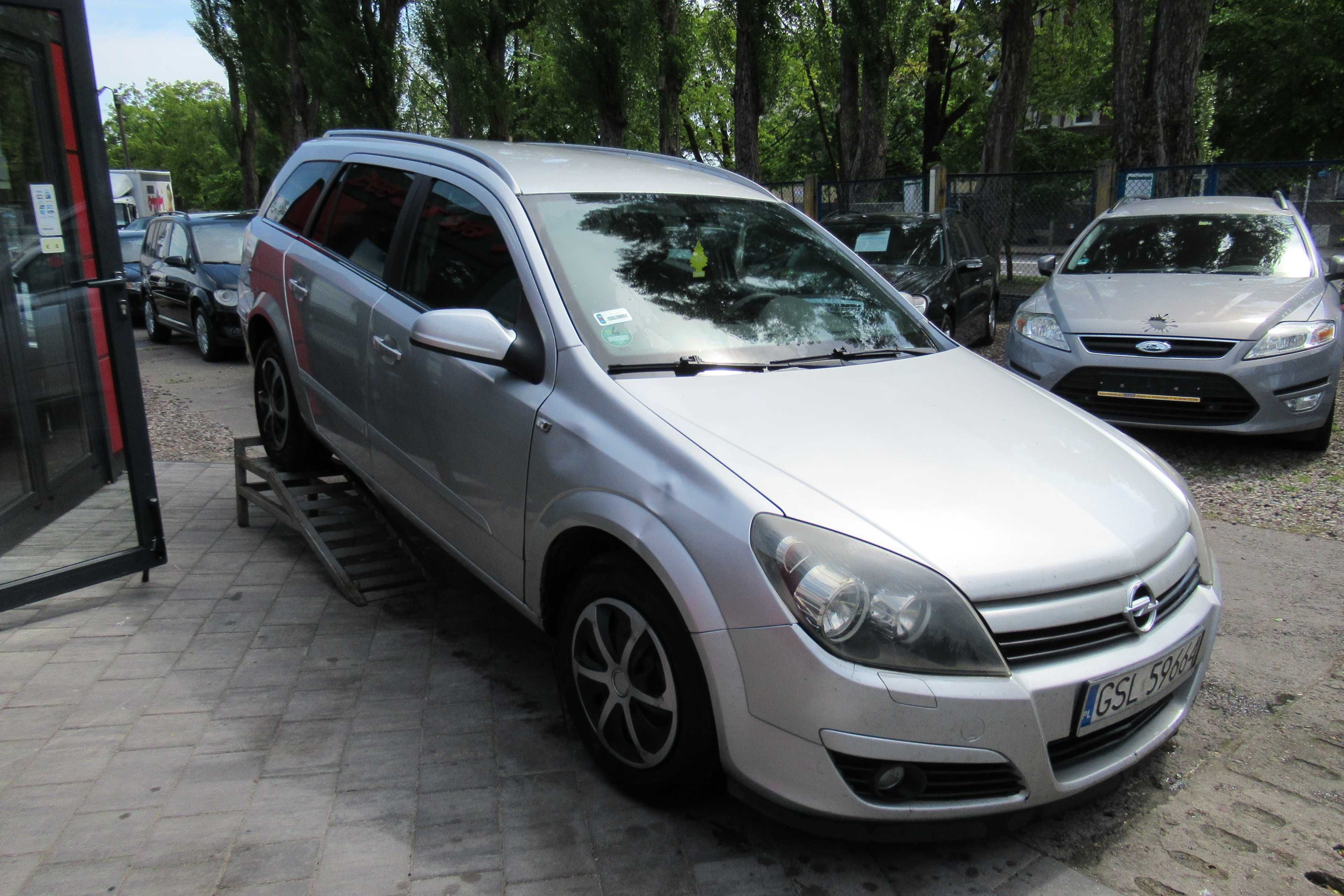 ASTRA H 1.6 benzyna kombi b. dobry stan techniczny 2 komplety opon hak