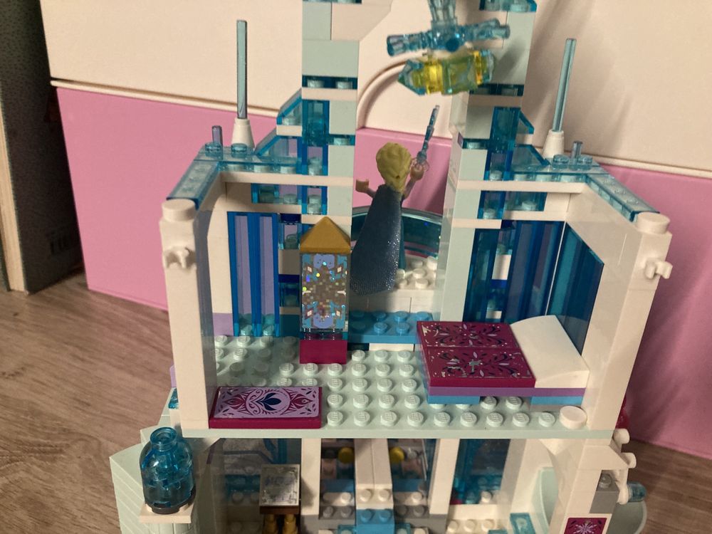 Kompletne LEGO Disney Frozen 43172 Magiczny lodowy zamek Elsy