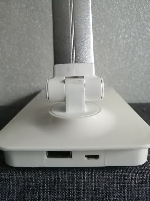 Lampka kompaktowa, składana na biurko